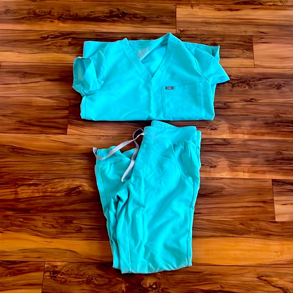 Figs teal scrub set, xs small one pocket top, xsp jogger bottoms
